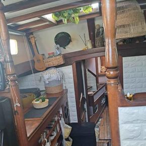 saloon
