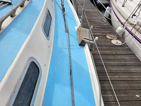 Westerly Discus 33  - Side Deck