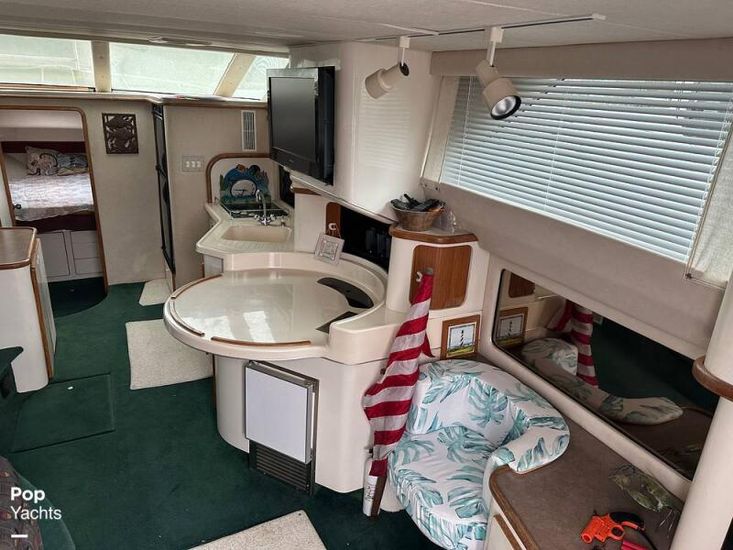 1995 Sea Ray 440 express bridge