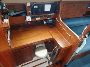 Moody 31 Mk1  - Navigation Station