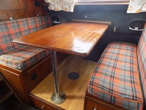 Cobra 33 AFT CABIN! - Saloon