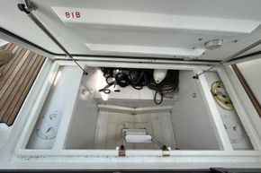 Merry Fisher 895-cockpit-storage