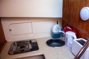 2001 Rodman 800 Flybridge 13