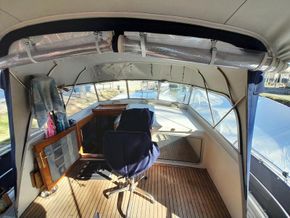 Captain chair