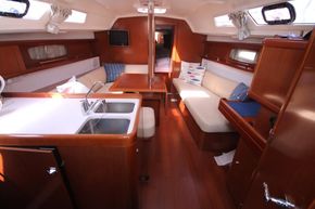 2010 Beneteau Oceanis 34 22