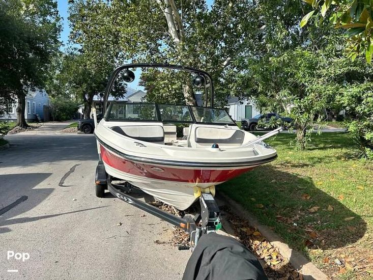 2015 Sea Ray 210 spx
