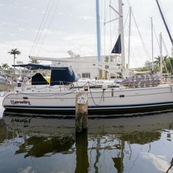 2005 Hunter 44 Deck Salon