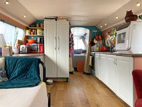 Spacious kitchen 
