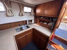 2001 Aquastar 38