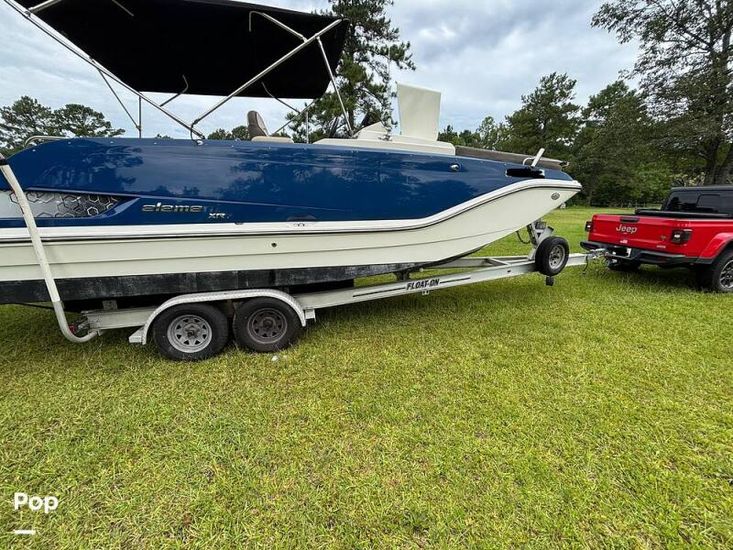 2017 Bayliner Element XR7