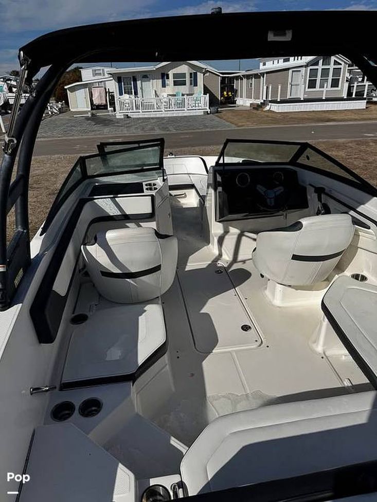 2018 Sea Ray 210 spx