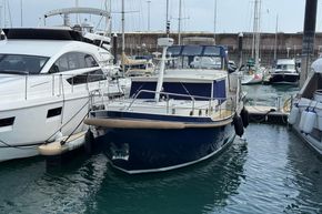2005 Stevens 1200 Vlet yacht docked in a marina, surrounded by other boats.