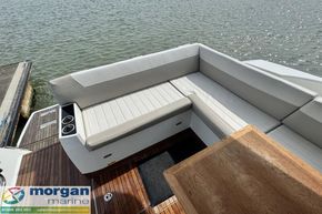 Jeanneau Leader 40 - cushioned seating