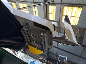 Bow boarding ladder
