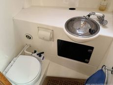 2000 Hardy Marine 32 Commander