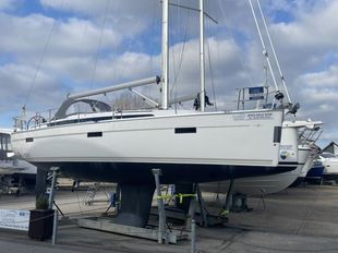 2025 Bavaria 37 Cruiser Style
