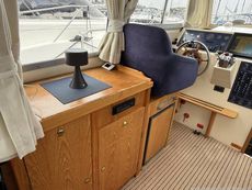 2000 Hardy Marine 32 Commander