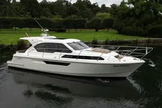 2015 Broom 35 Coupe