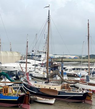 10m Zeeschouw, 32ft steel sailing barge, 1979