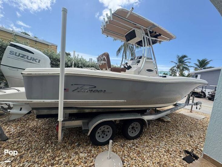2022 Pioneer 222 sportfish