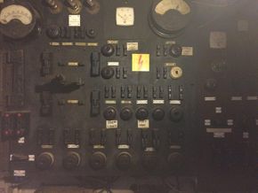 Fuse and switchboard