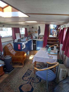 saloon