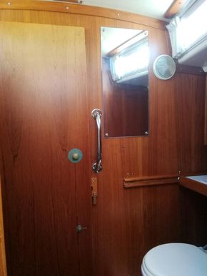 Heads door through to Saloon