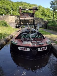 Widebeam Liveaboard - Leeds Liverpool Short Boat style 83% scale
