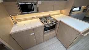  Bavaria C42 15