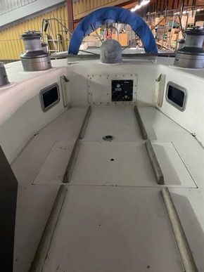 Main cockpit (d)
