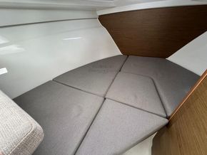 Jeanneau Merry Fisher 695 HB - Forward Cabin