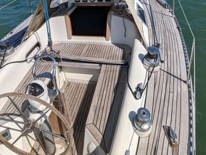 Sweden Yachts 34 (Comfort 34) - Side Deck