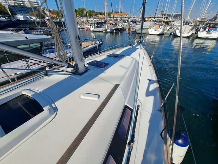 2013 Beneteau Oceanis 37
