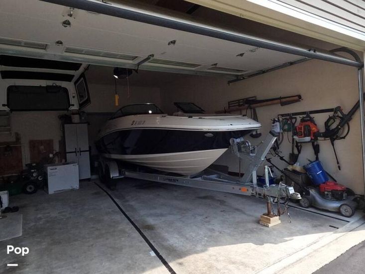 2013 Sea Ray 220 sundeck