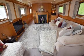 Saloon forward