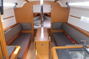 2015 Jeanneau Sun Odyssey 349