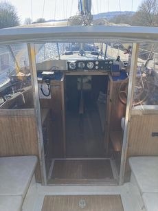 LM28
