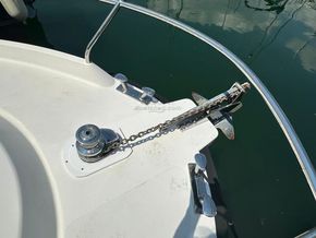 Kingfisher 35 SE  - Windlass