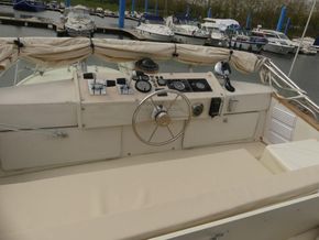 Guy Couach 1200 Fly well maintained professionally - Fly Bridge Seating