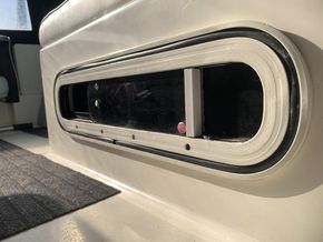Sea Ray 240 Sundancer  - Windows