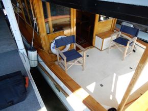 Lake Union Dreamboat 42  - Cockpit