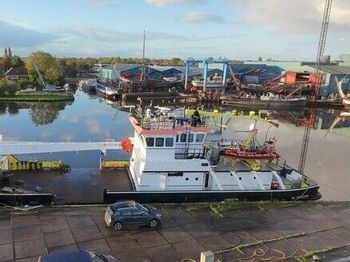 very low draft buoy laying offshore support vessel