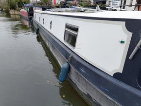 Viking Wide Beam 70ft with Windsor mooring  - Side Deck