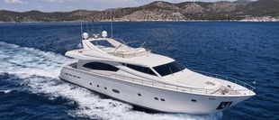 Ferretti 880