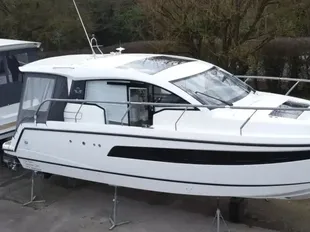 2025 Sealine C335
