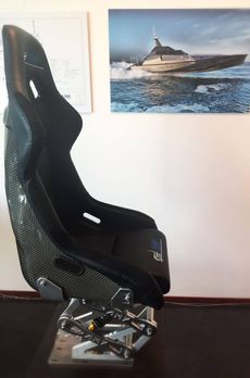 Suspension seat for up to 70 Knt