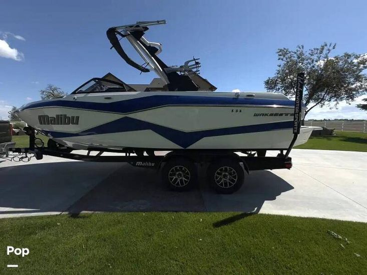 2023 Malibu 22 lsv