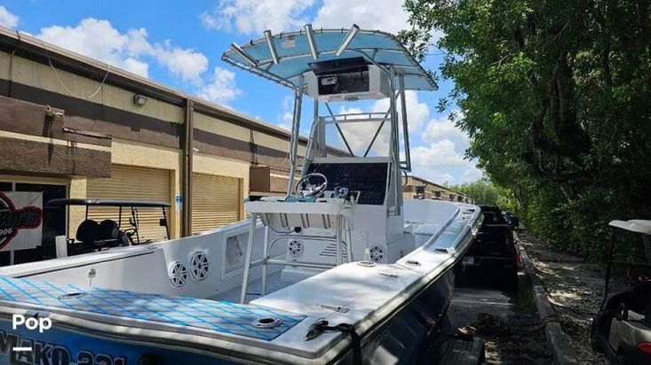 1986 Mako 231 center console