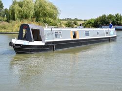 MOONWATER • 57ft 11in, semi-traditional, 2+2 berths