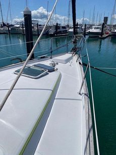 Exceptional condition Beneteau Oceanis 423 - Two Cabins